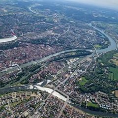 Flugwegposition um 13:33:20: Aufgenommen in der Nähe von Kreisfreie Stadt Regensburg, Regensburg, Deutschland in 1457 Meter